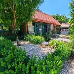 Chalet By The Creek Vaszoly