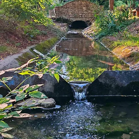 Estate By The Creek Chalé