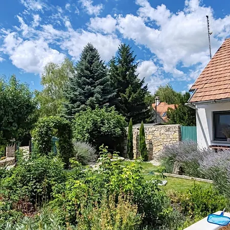 Estate By The Creek Chalet Vászoly
